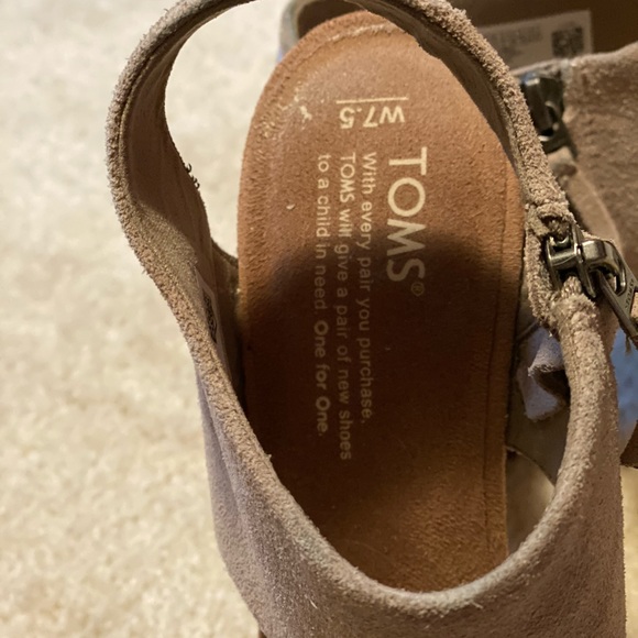 Toms Wedge Shoe - Picture 4 of 4
